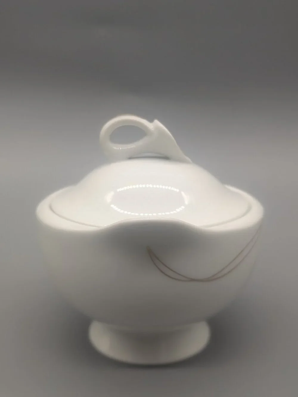 Mikasa Gold Classic White Lily Sugar Bowl with Lid Designed by Helena Uglow